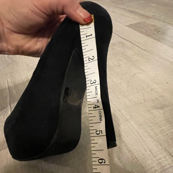 Black pumps with 5 1/2” heel. Worn once! - Picture 6 of 7